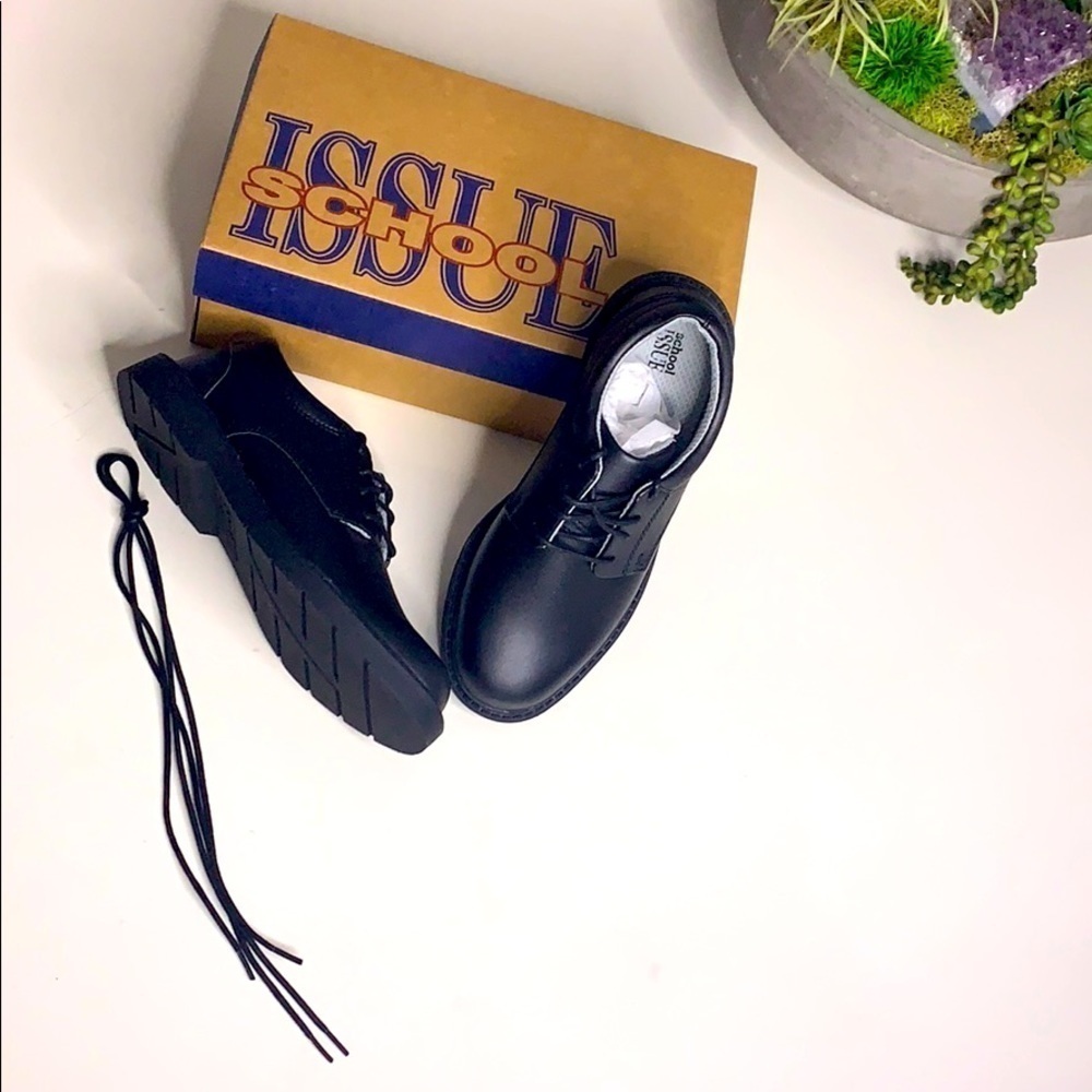 New in box school Issue Black Scholar youth dress shoes 3.5